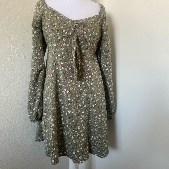 Floral Green Long Sleeve Dress - Picture 5 of 5